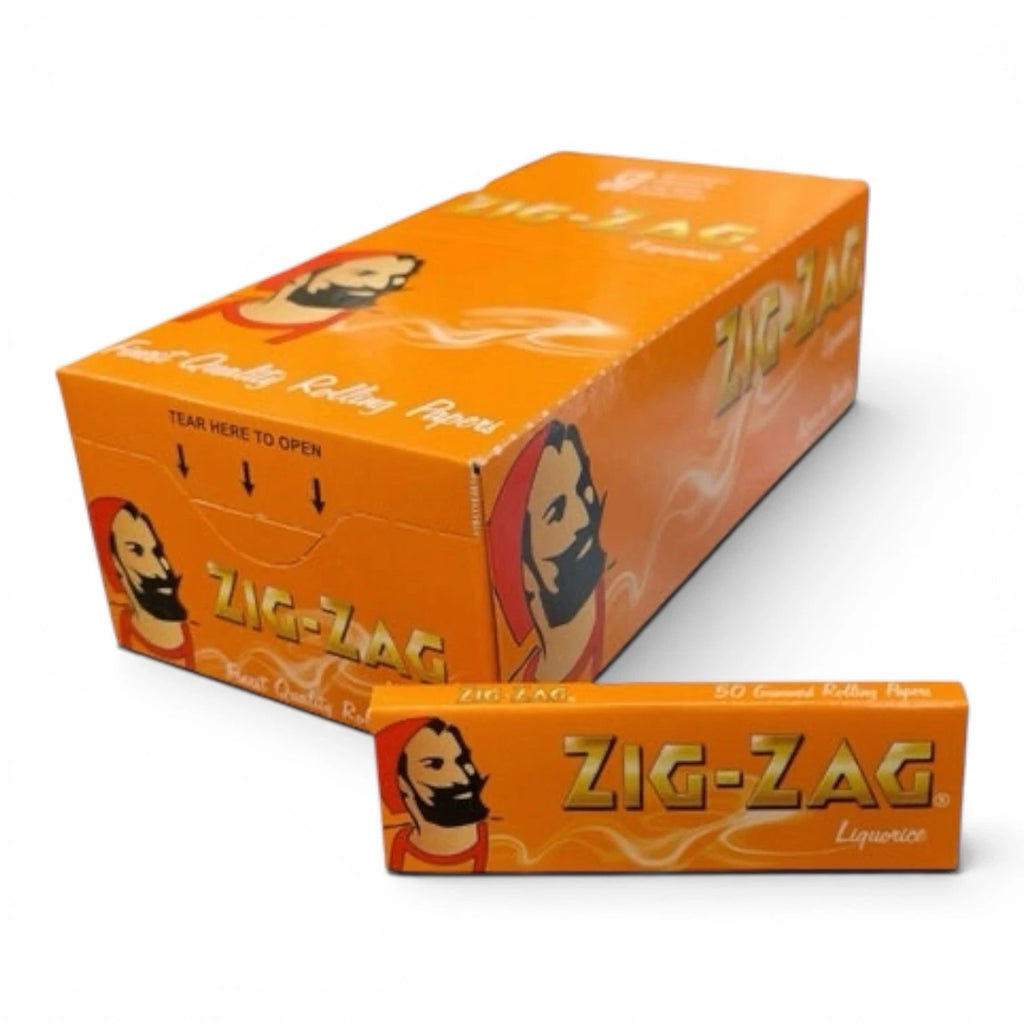 Zig-Zag Liquorice Regular Rolling Papers retail booklet with display box